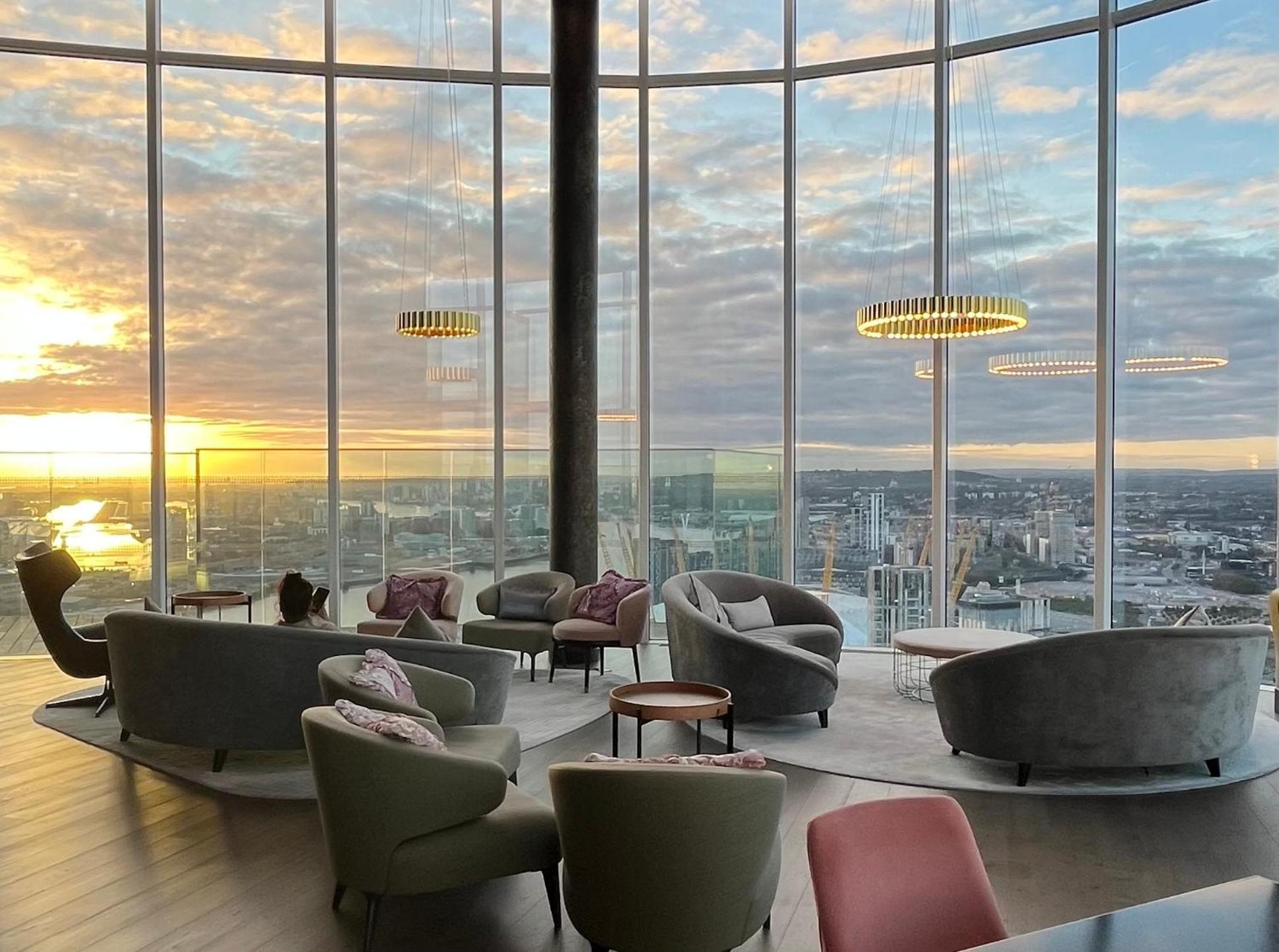 Apartament Luxury Modern 2 Bed Flat With Balcony And View - Canary Wharf Center *