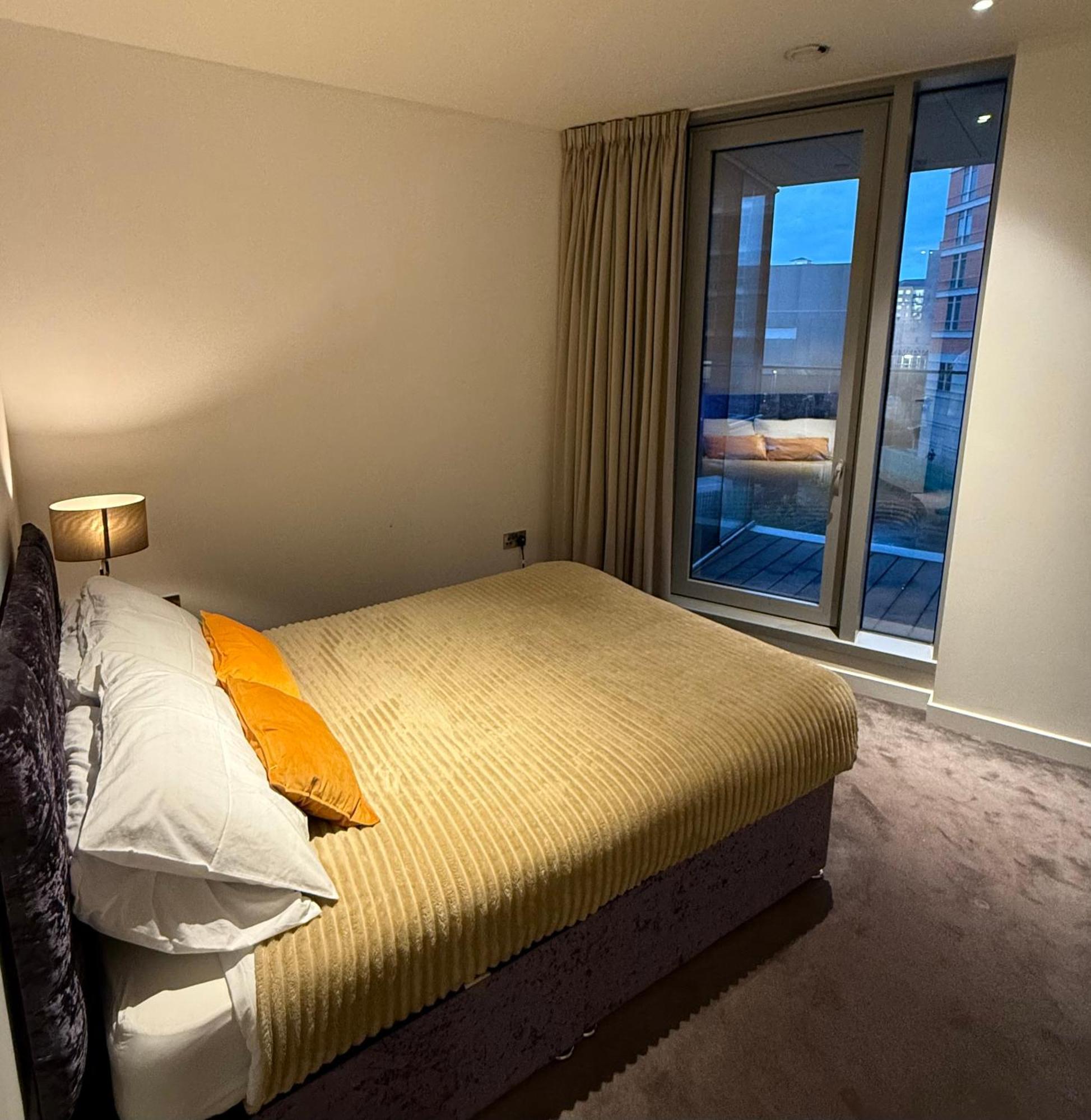 Apartment Luxury Modern 2 Bed Flat With Balcony And View - Canary Wharf Center *